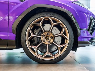 LAMBORGHINI URUS - 10
