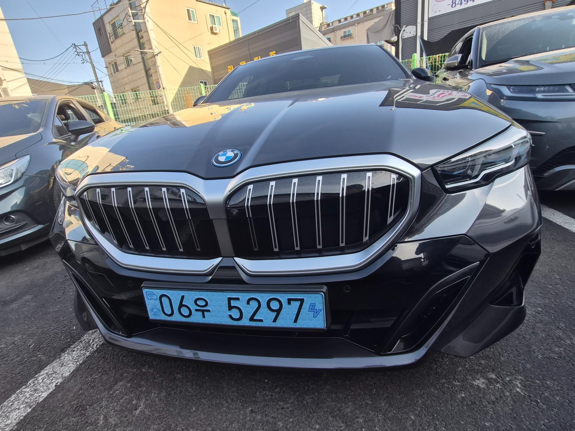 BMW I5 - View 1