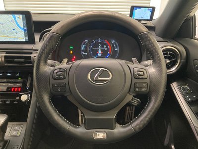 2021 Lexus IS 照片 3