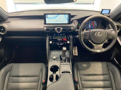 2021 Lexus IS 照片 2