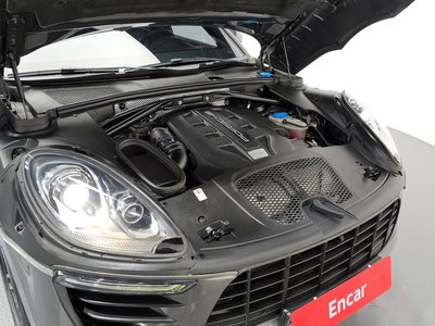 PORSCHE MACAN - 7