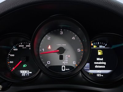 PORSCHE MACAN - 8