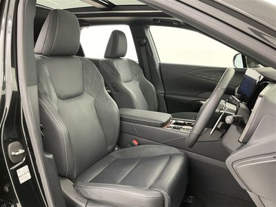 صورة 2 لـ 2023 Lexus RX
