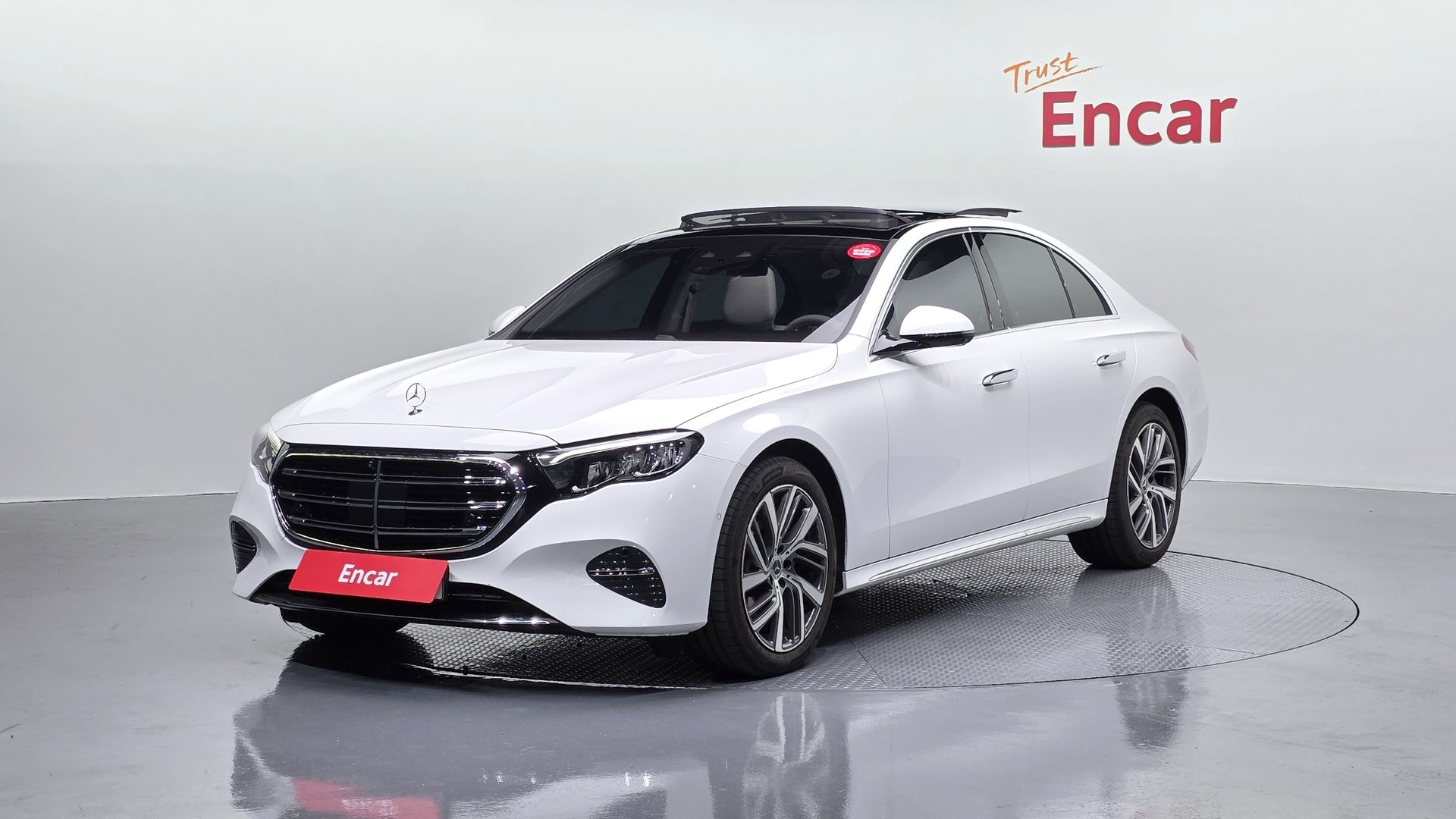 MERCEDES-BENZ E-CLASS - View 1