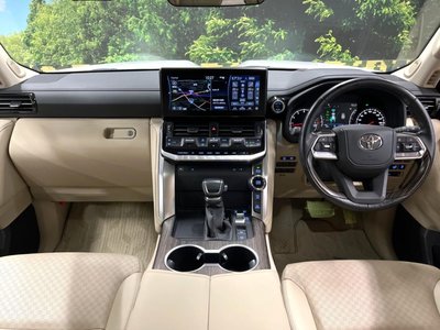 2022 Toyota LAND CRUISER 300 — фото 2
