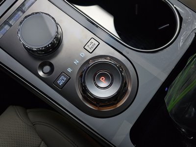 صورة 9 لـ 2024 Genesis GV70