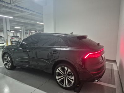 AUDI Q8 - 5