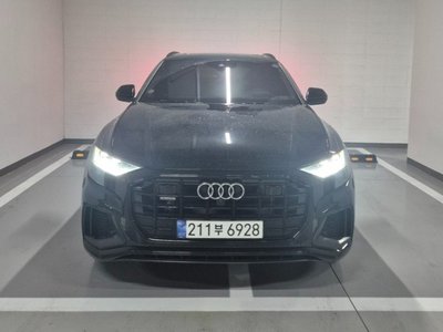 AUDI Q8 - 1
