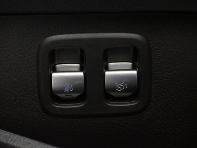 صورة مصغرة 33 لـ 2025 MERCEDES-BENZ C-CLASS