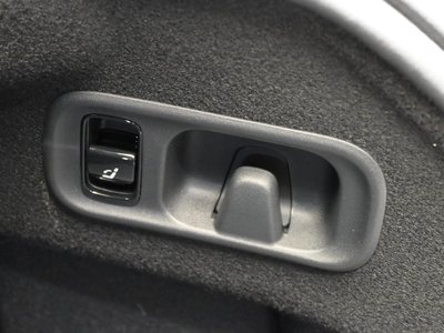 صورة مصغرة 36 لـ 2025 MERCEDES-BENZ C-CLASS