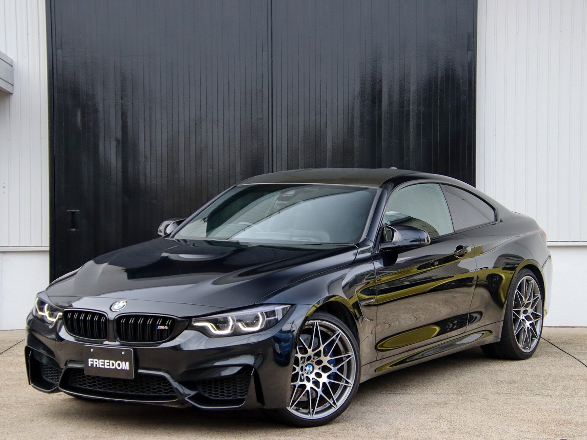 BMW M4 COUPE - View 1