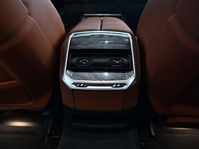 صورة مصغرة 14 لـ 2025 BMW I7