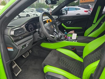 LAMBORGHINI URUS - 10