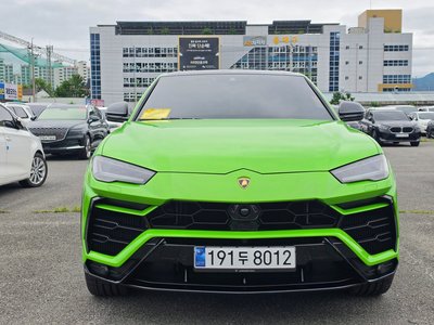 LAMBORGHINI URUS - 2