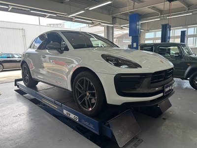 صورة 2 لـ 2023 Porsche MACAN