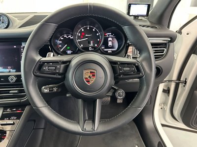 صورة 10 لـ 2023 Porsche MACAN