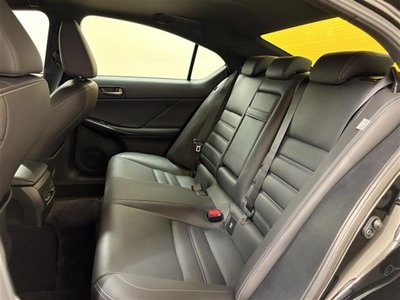 صورة مصغرة 26 لـ 2021 Lexus IS