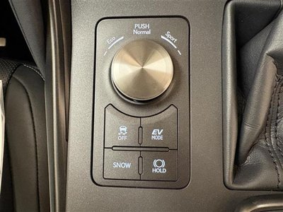 صورة مصغرة 17 لـ 2021 Lexus IS