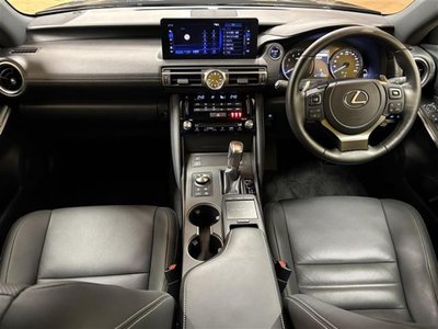 صورة مصغرة 44 لـ 2021 Lexus IS