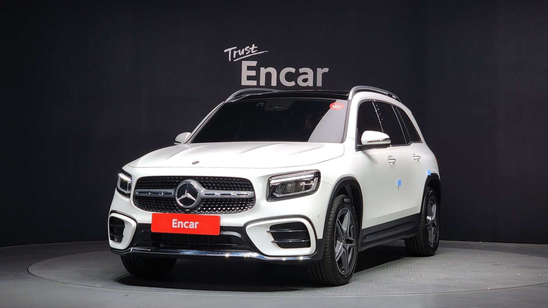 MERCEDES-BENZ GLB - View 1