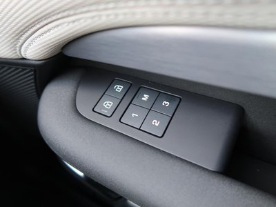 2026 LAND Rover DISCOVERY — миниатюра 13