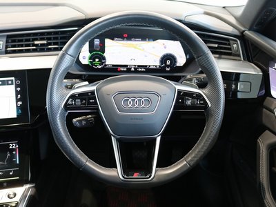 AUDI E-TRON - 8