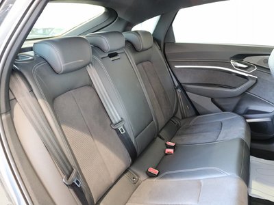 AUDI E-TRON - 10