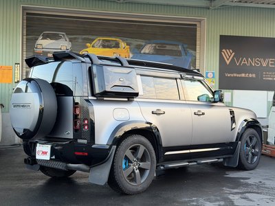 LAND ROVER DEFENDER - 8