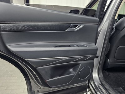 2021 Genesis GV80 thumbnail 15