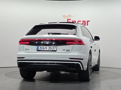 2021 AUDI Q8 — фото 3