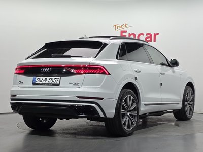 2021 AUDI Q8 — фото 4