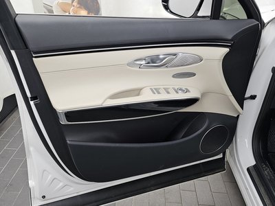 2022 Genesis GV70 thumbnail 14
