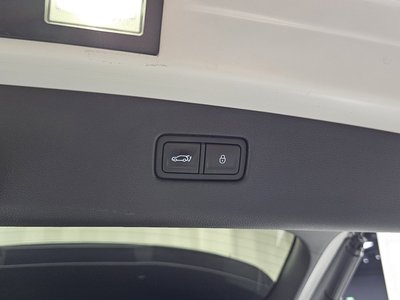 2022 Genesis GV70 thumbnail 32