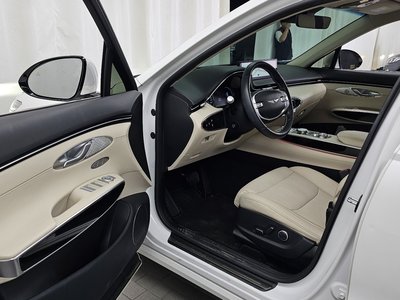 2022 Genesis GV70 thumbnail 13
