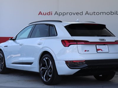 AUDI Q8 E-TRON - 8