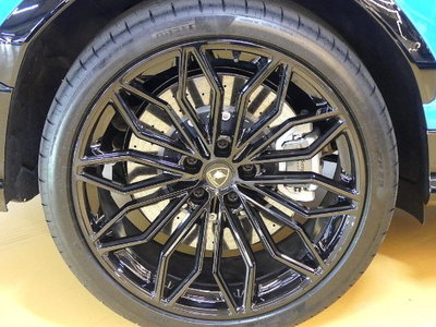 صورة 3 لـ 2025 Lamborghini URUS