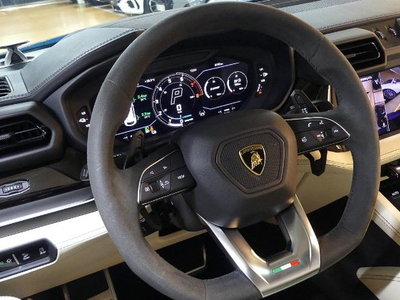 صورة 5 لـ 2025 Lamborghini URUS