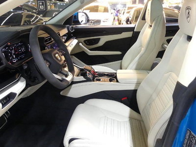 صورة 9 لـ 2025 Lamborghini URUS