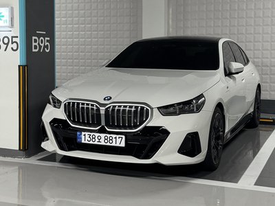 BMW 5 SERIES - 1