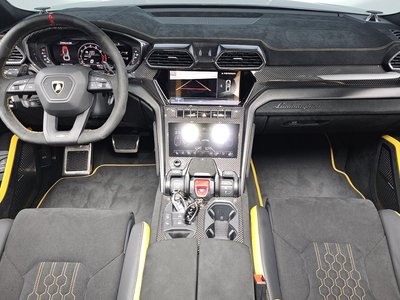 LAMBORGHINI URUS - 5