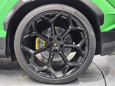 LAMBORGHINI URUS - 6