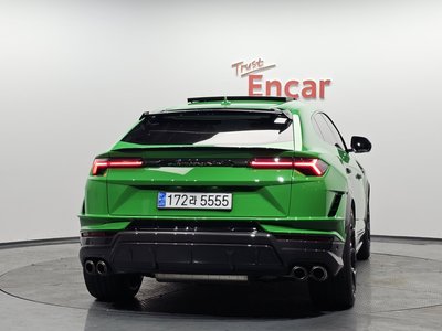 LAMBORGHINI URUS - 4