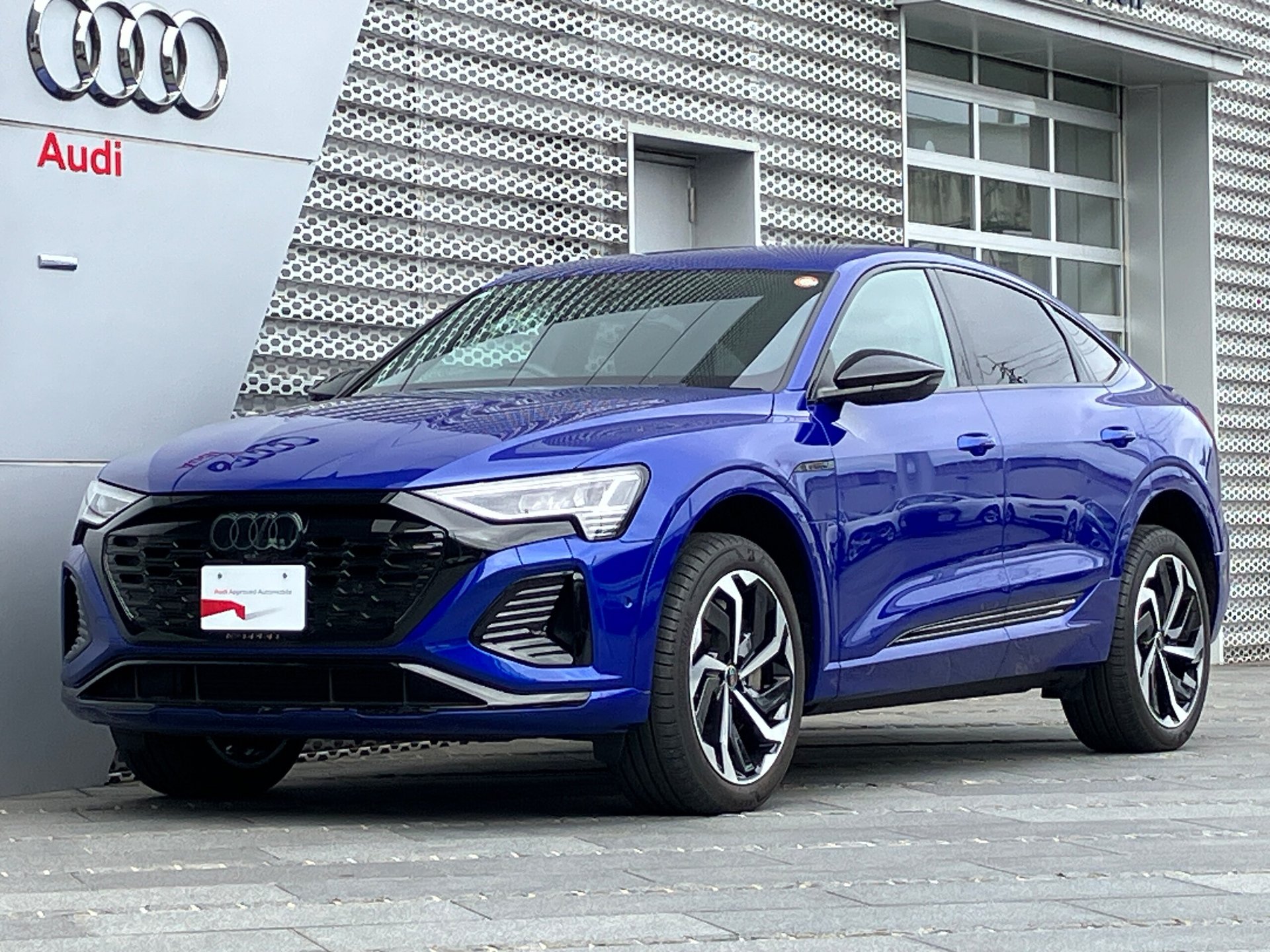AUDI Q8 SPORTBACK E-TRON - View 1