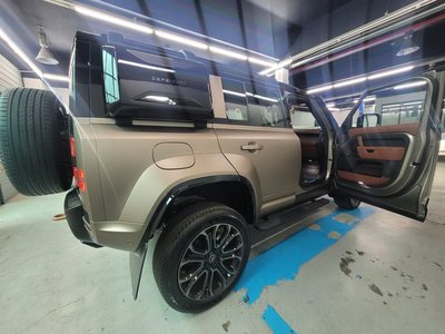 LAND ROVER DEFENDER - 5