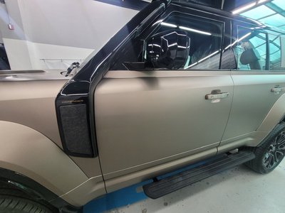 LAND ROVER DEFENDER - 2