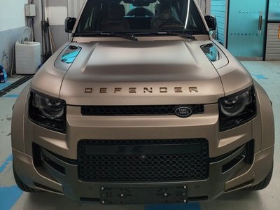 LAND ROVER DEFENDER - 1