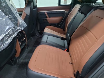LAND ROVER DEFENDER - 10