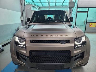 LAND ROVER DEFENDER - 9