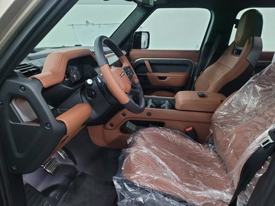 LAND ROVER DEFENDER - 4