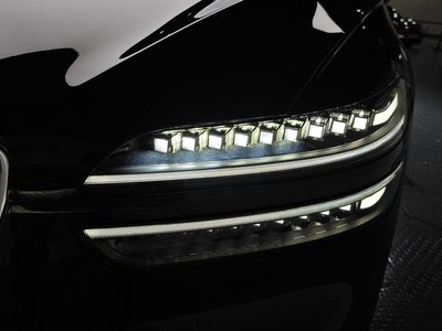 صورة 9 لـ 2024 Genesis GV70